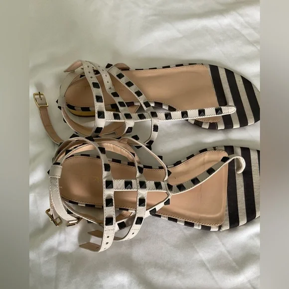 Tabita Sandals - Picture 1 of 6